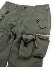 Load image into Gallery viewer, SAGE DE CRET Multi-Pocket Cargo Pants (Early 2000’s)(30-33”)