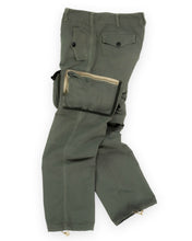 Load image into Gallery viewer, SAGE DE CRET Multi-Pocket Cargo Pants (Early 2000’s)(30-33”)