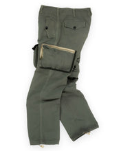 Load image into Gallery viewer, SAGE DE CRET Multi-Pocket Cargo Pants (Early 2000’s)(30-33”)
